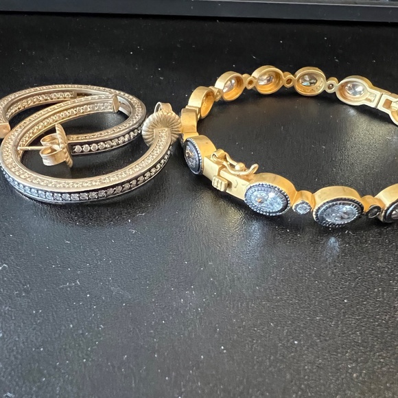 Several pieces of jewellery - $60 each - Picture 8 of 9